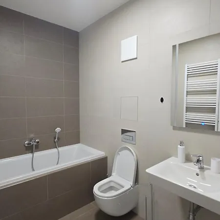With Air Conditioning, Imperial N7 *